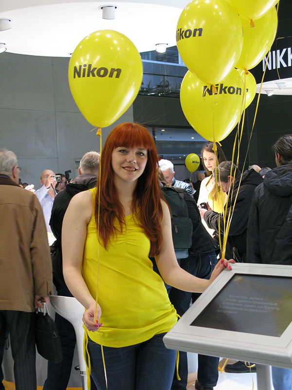   Nikon    :          